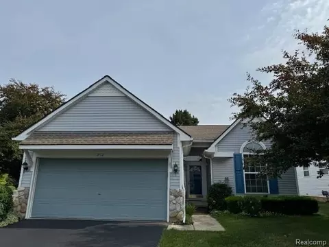 912 Rikki Anne Ct, Wixom, MI 48393