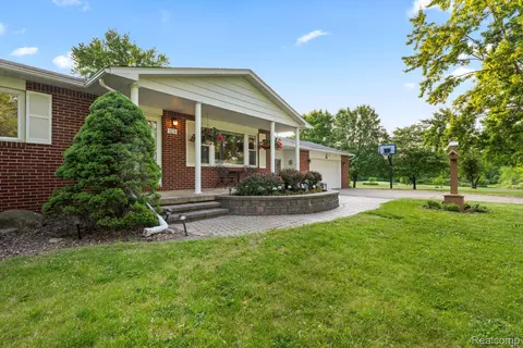 11270 Odell Rd, Fenton, MI 48451