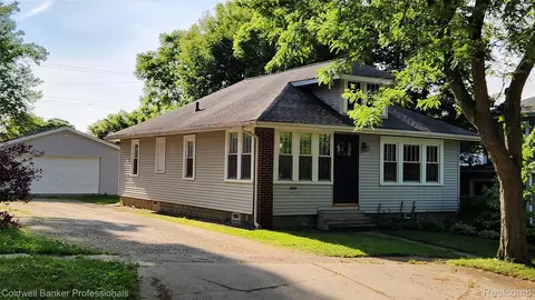 1020 N Monroe St, Lapeer, MI 48446