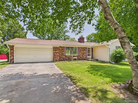 10277 S State Rd, Goodrich, MI 48438