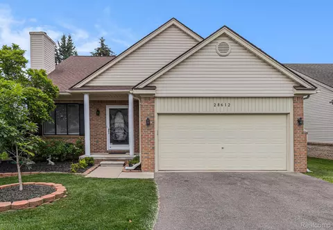 28612 Bayberry Park Dr #17, Livonia, MI 48154