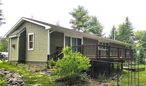 6778 Strawberry Lake Rd, Webster, MI 48189