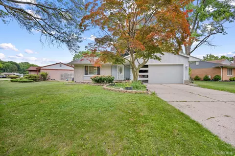 23870 Rockingham St, Southfield, MI 48033