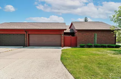 42134 Toddmark Ln, Clinton Township, MI 48038