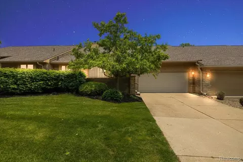 55728 Lorraine Dr #20, Utica, MI 48316