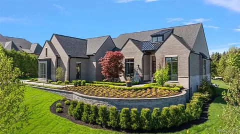 4848 Pinnacle Blvd, Oakland, MI 48306