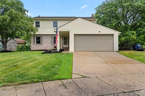 16281 Touraine Dr, Clinton Township, MI 48038
