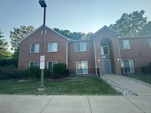3021 Birch Row Dr #14, East Lansing, MI 48823