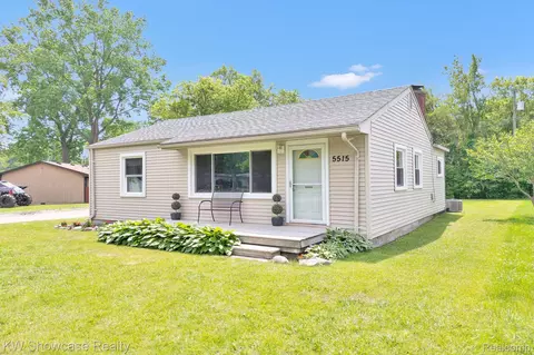 5515 Oster Dr, Waterford, MI 48327