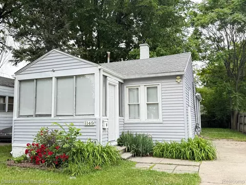 1149 E Milton Ave, Hazel Park, MI 48030