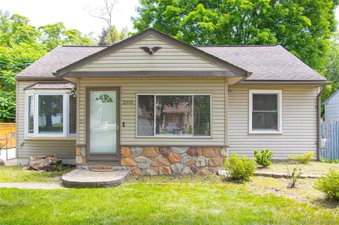 21110 Van Buren St, Southfield, MI 48033