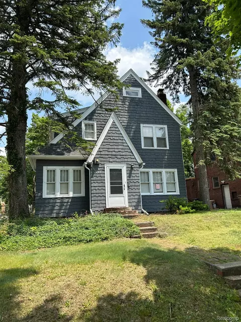 425 W Iroquois Rd, Pontiac, MI 48341