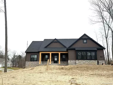 9744 Chalfonte Dr, Green Oak, MI 48116