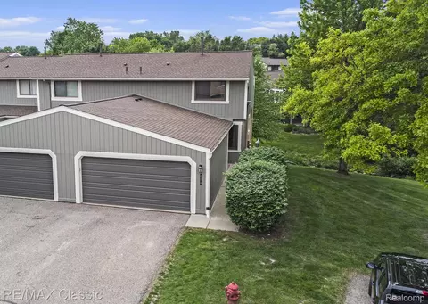 854 Yorktown Ct, Northville, MI 48167