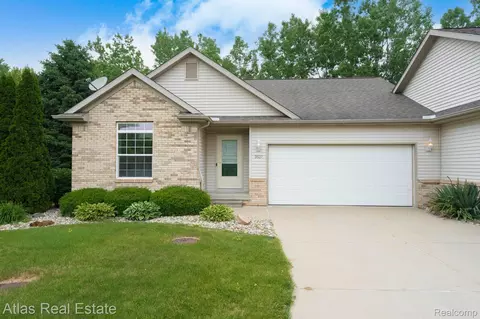 3527 Applewood Ln #2, Grand Blanc, MI 48439