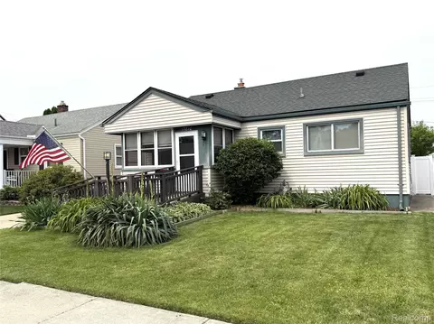 17810 Brinson St, Riverview, MI 48193