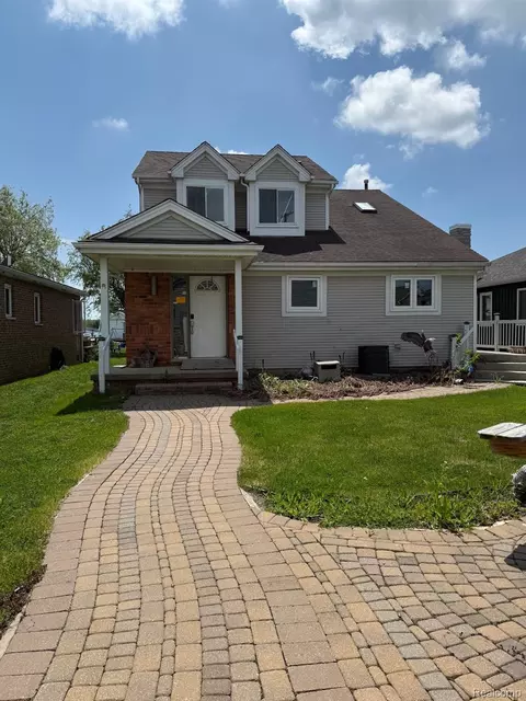 10431 Saint John Dr, Algonac, MI 48001