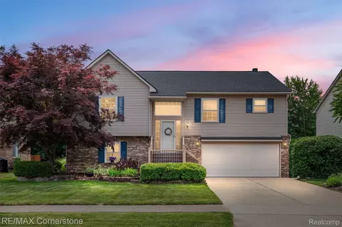 1232 Michael Dr, Westland, MI 48186