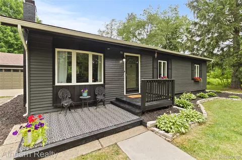 10129 Nimphie Rd, Tyrone, MI 48430