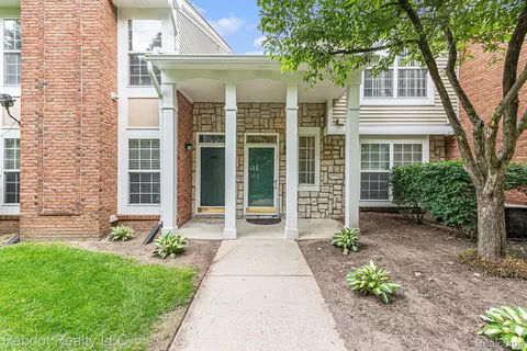 6548 Shetland Ct, Shelby Township, MI 48316