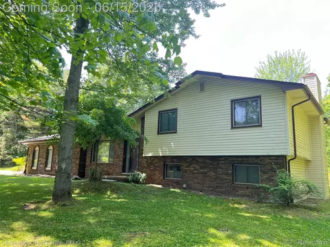 8865 Michigamme Rd, Independence, MI 48348