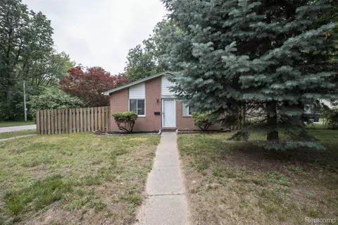 6580 Troy St, Taylor, MI 48180
