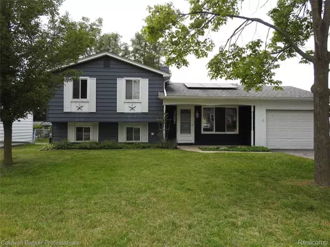3267 Van Campen Dr, Waterford, MI 48329