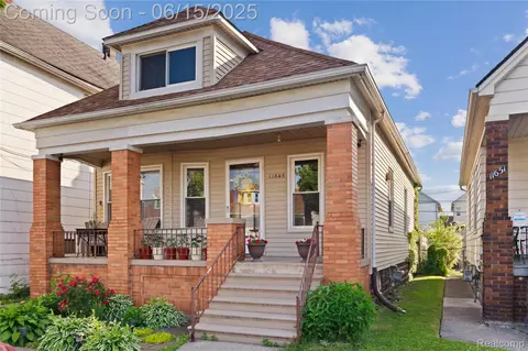 11645 Sobieski St, Hamtramck, MI 48212