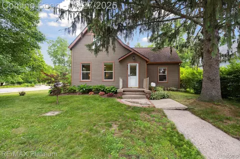 420 Wetmore St, Howell, MI 48843