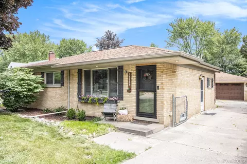 14880 Lyons St, Livonia, MI 48154