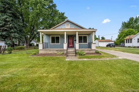 25801 Eureka Dr, Warren, MI 48091