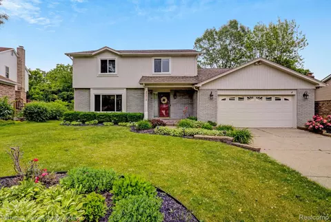 34516 Bunker Hill Dr, Farmington Hills, MI 48331