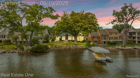 2505 Cedar Key Dr, Orion, MI 48360