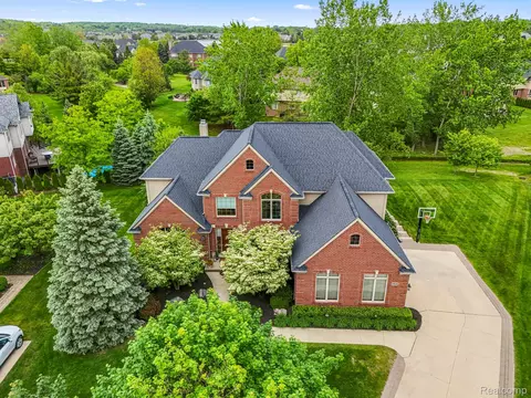 17532 Williamsburg Ct, Northville, MI 48168