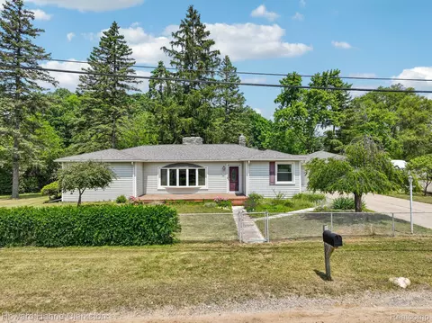 5766 Corunna Ave, Independence, MI 48346