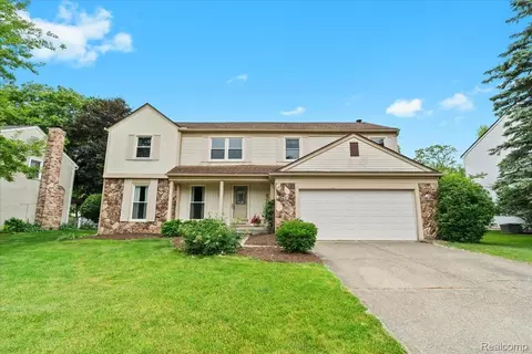 2366 Harness Dr, West Bloomfield, MI 48324