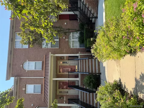 20218 Rodeo Ct, Southfield, MI 48075