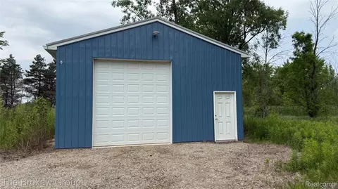 10696 Dunnigan Rd, Emmett, MI 48022