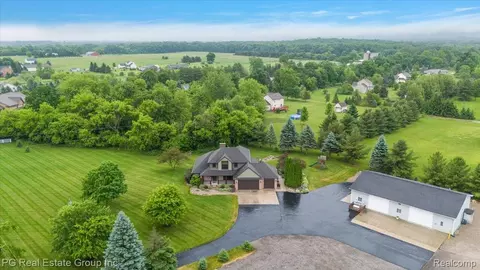 4888 Oakwood Rd, Brandon, MI 48462