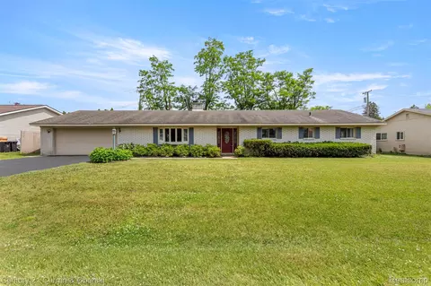 2138 Metzner Rd, Commerce, MI 48390