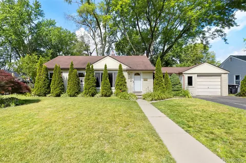 14999 Arden St, Livonia, MI 48154