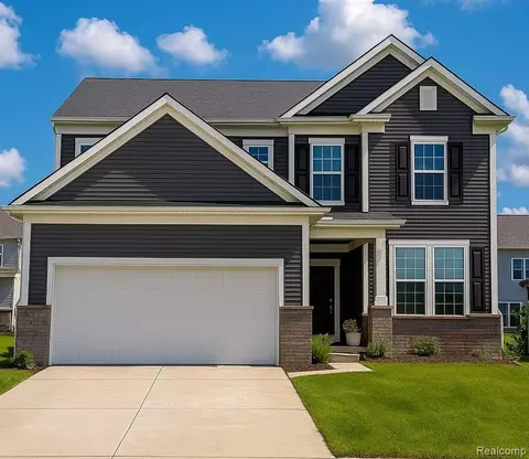 832 Kuss Dr, Saline, MI 48176