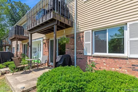 5291 Highland Rd #104, Waterford, MI 48327