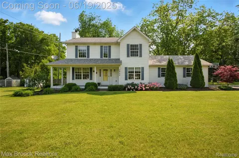 7950 Sandmar Ln, Springfield, MI 48350