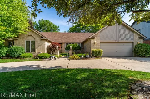 37860 Stableview Dr, Farmington Hills, MI 48335