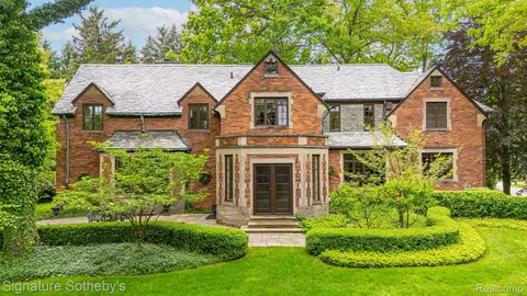 401 Dunston Rd, Bloomfield Hills, MI 48304