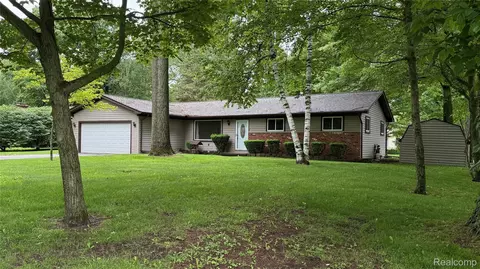 3759 Grant Ave, Fort Gratiot, MI 48059