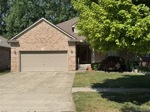 40865 Long Horn Dr, Sterling Heights, MI 48313