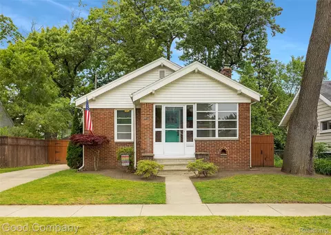 1554 W Saratoga St, Ferndale, MI 48220