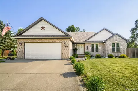 12 Mill Creek Ave, Lapeer, MI 48446
